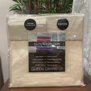 Off white color Bedsheet set